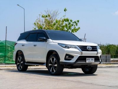 TOYOTA FORTUNER 2.8 V TRD Sportivo ll Black Top 2WD ปี 2019